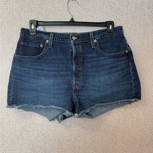 Levis 501 Womens Size Large cheeky‎ cutoff denim blue jean shorts